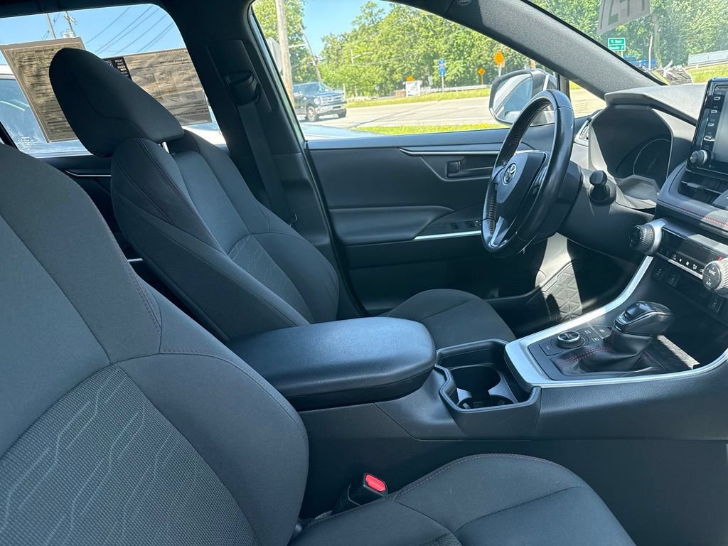 Used 2021 Toyota RAV4 SE w/ Weather & Moonroof Package AWD/4WD image 24