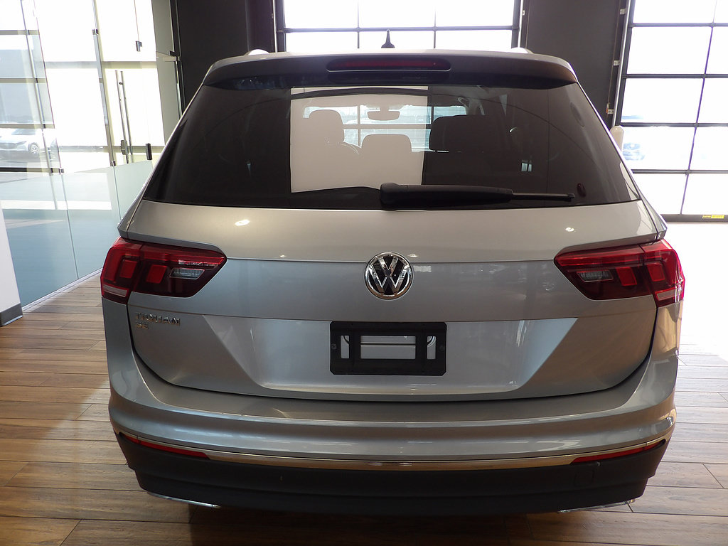 Used 2021 Volkswagen Tiguan SE FWD image 8