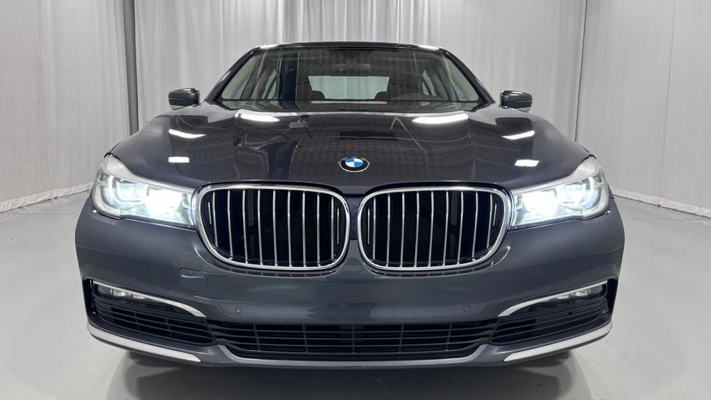 Used 2018 BMW 740i xDrive AWD/4WD image 3