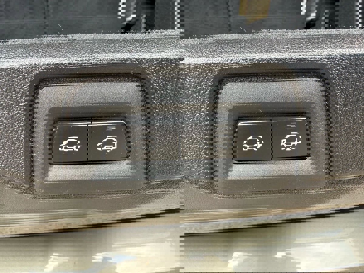 Used 2021 BMW X7 xDrive40i w/ Executive Package image 34