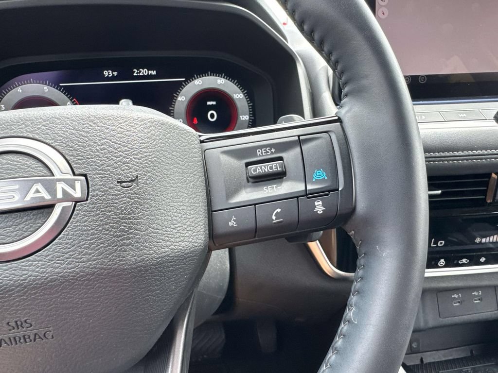 Used 2025 Nissan Rogue SL FWD image 29