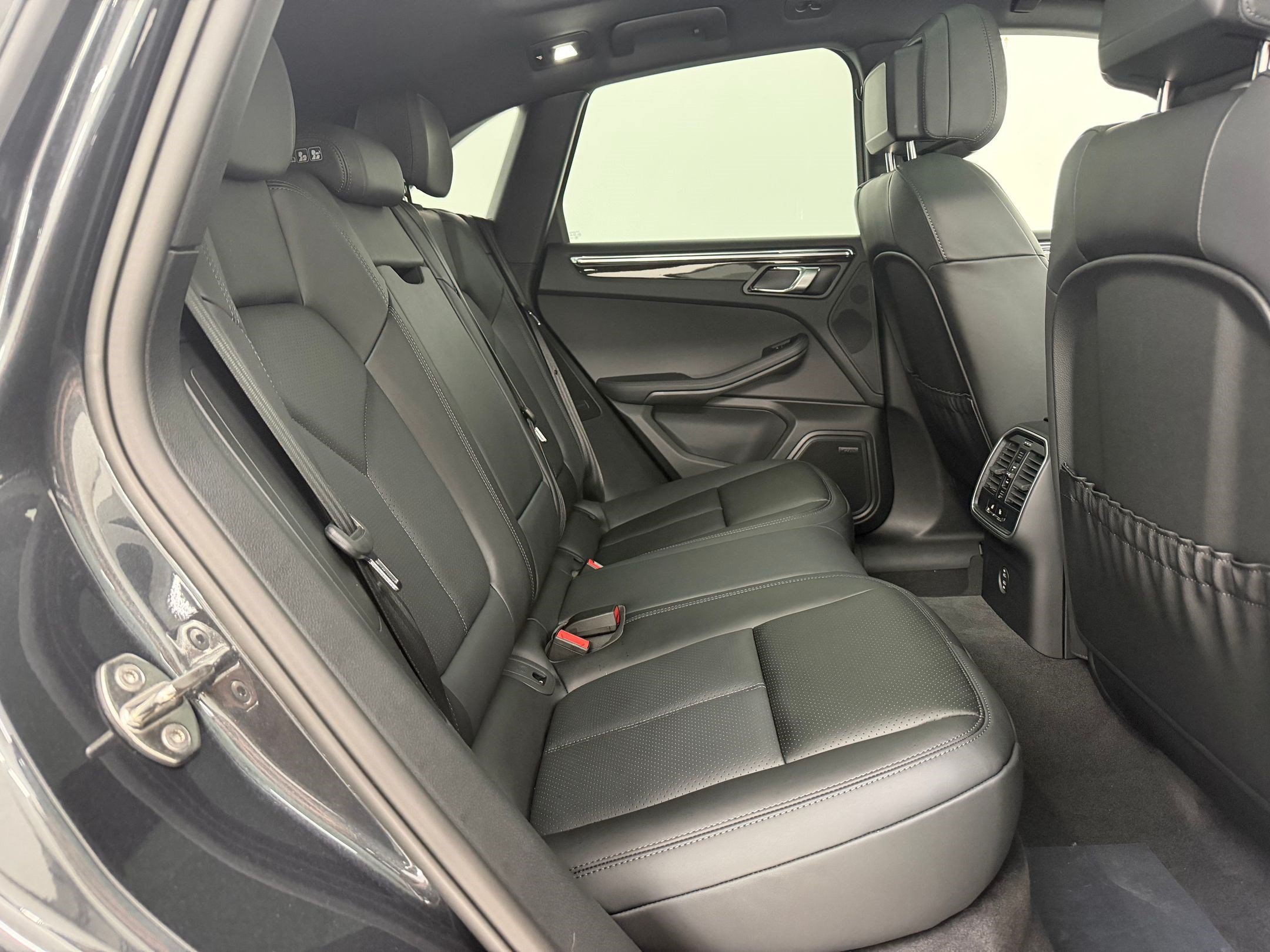 New 2026 Porsche Macan AWD/4WD image 25