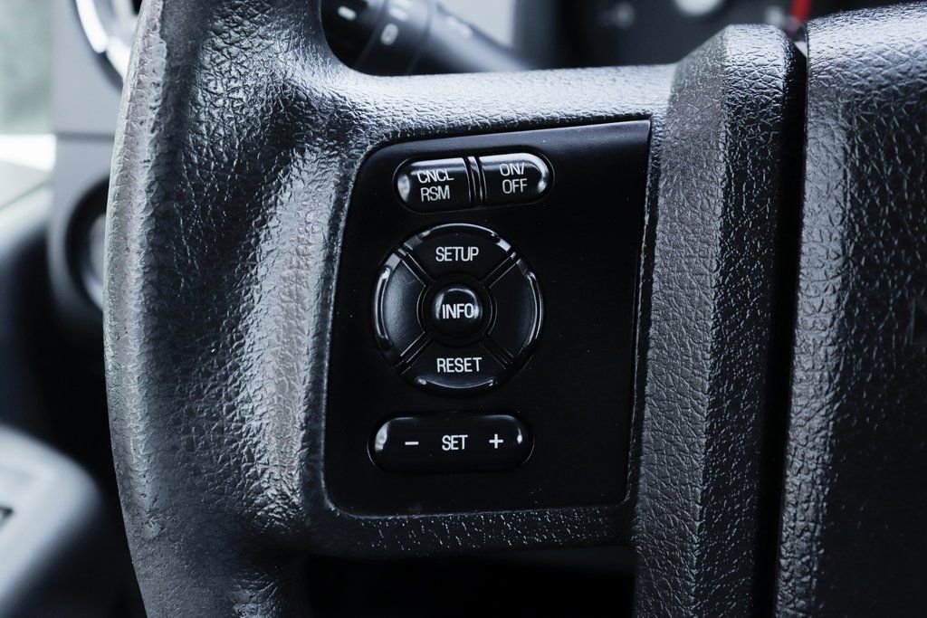 Used 2016 Ford F550 4x4 Crew Cab Super Duty w/ XLT Interior Package image 27