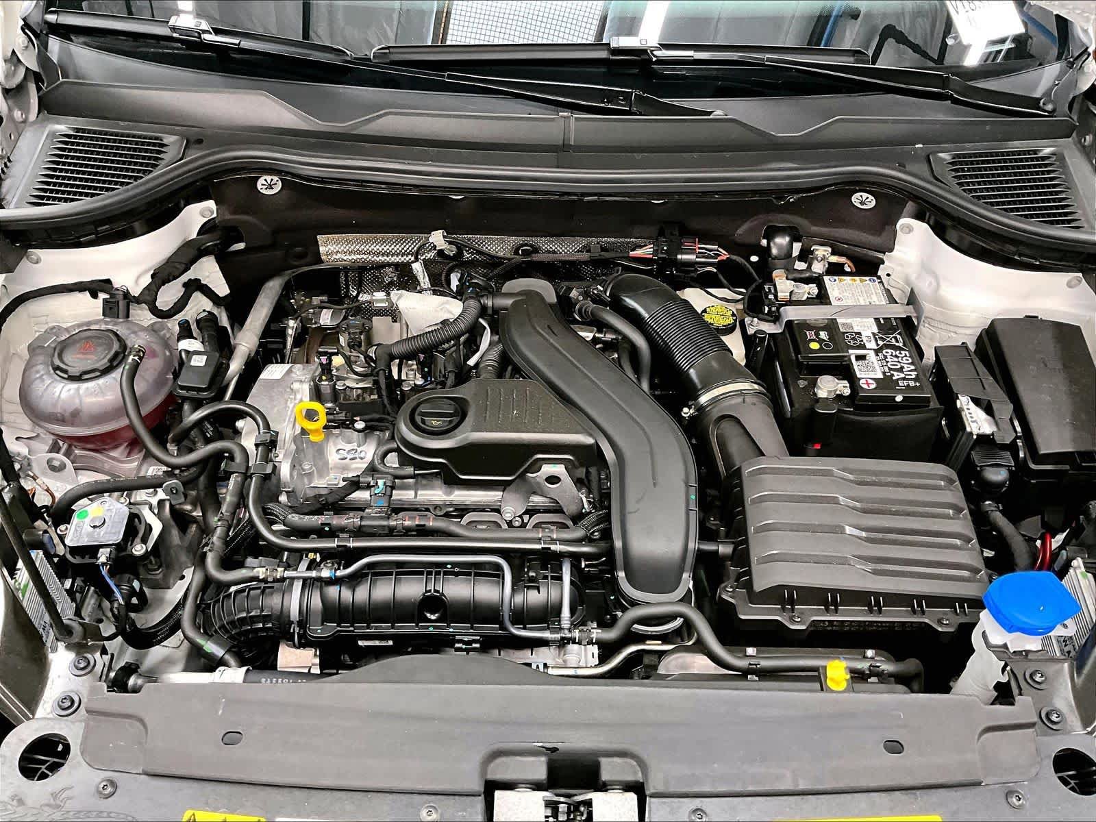 Certified 2025 Volkswagen Taos SE AWD/4WD image 12