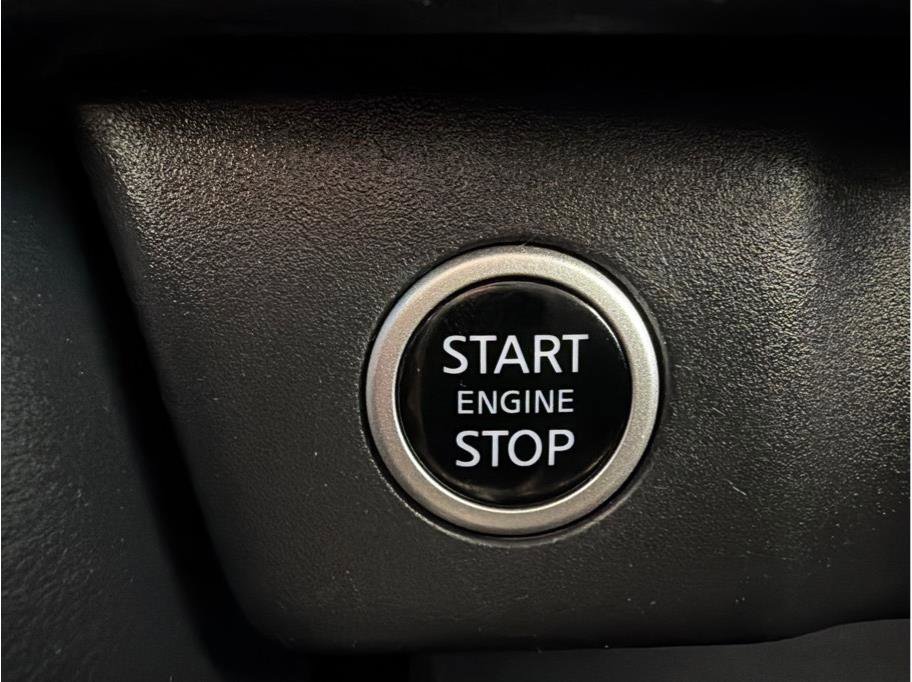 Used 2023 Nissan Rogue S AWD/4WD image 19