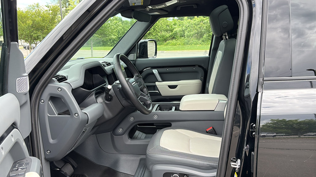 Certified 2023 Land Rover Defender 130 X-Dynamic SE AWD/4WD image 10