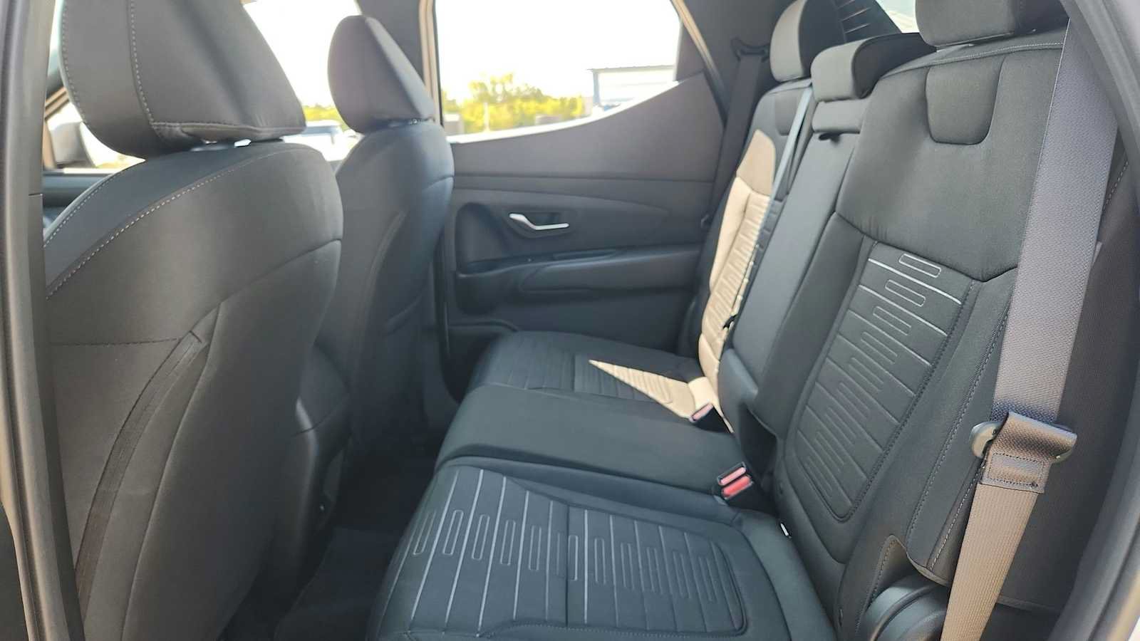 Used 2025 Hyundai Santa Cruz SE FWD image 24