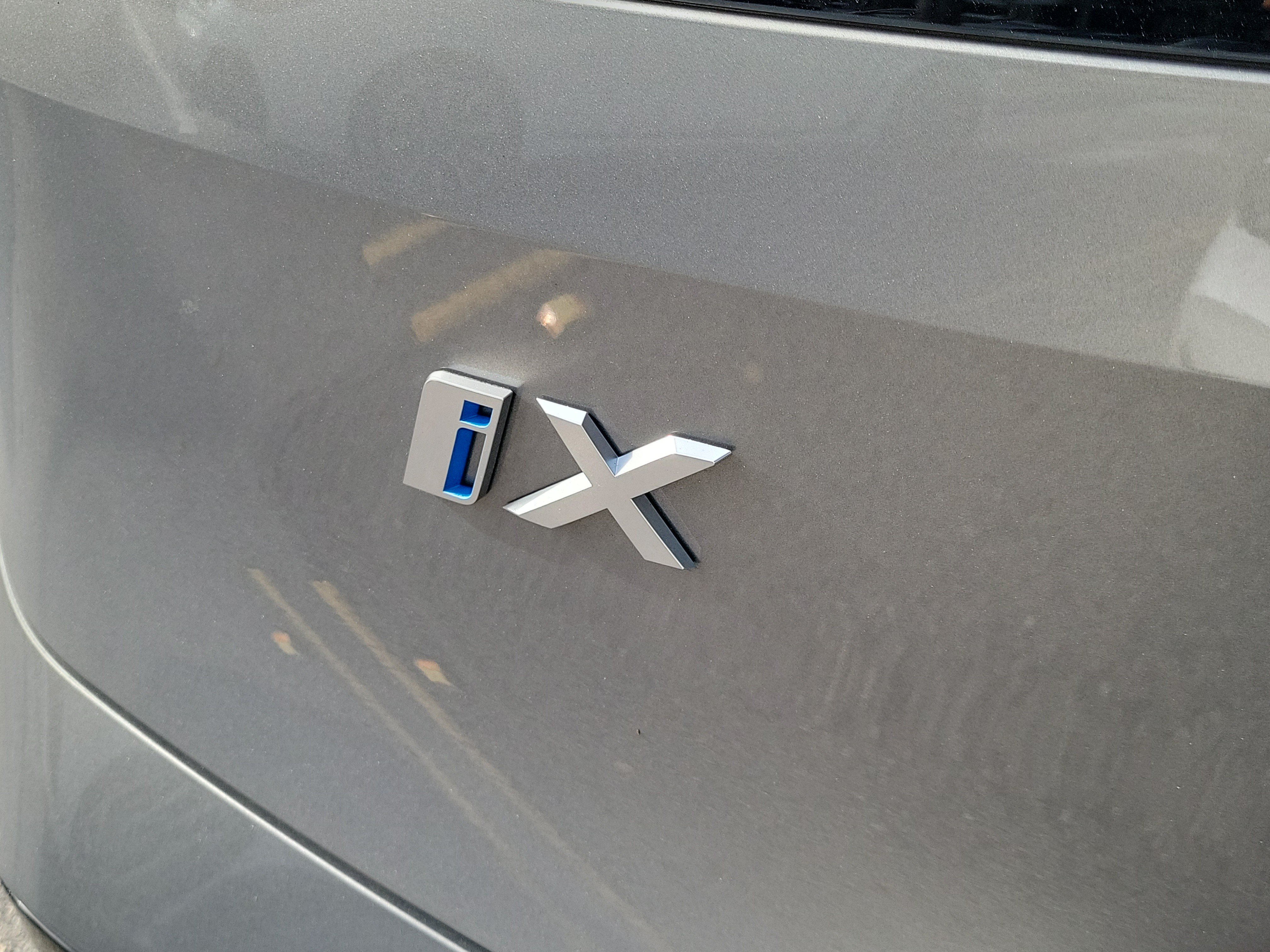 Used 2025 BMW iX xDrive50 AWD/4WD image 5