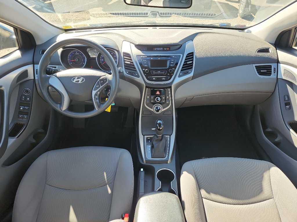 Used 2015 Hyundai Elantra SE image 12