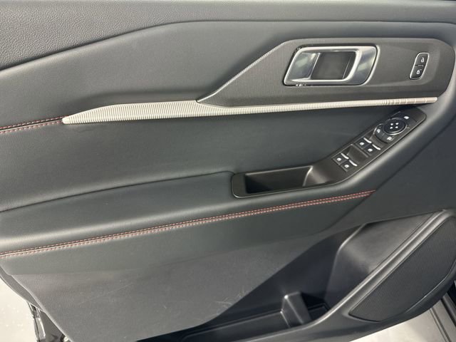 Used 2025 Ford Explorer ST-Line image 18
