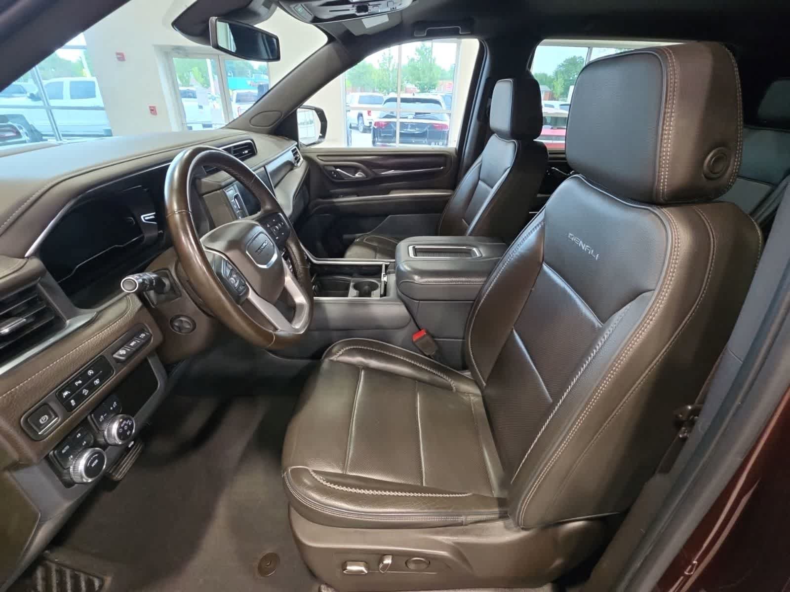 Used 2023 GMC Yukon XL Denali AWD/4WD image 18