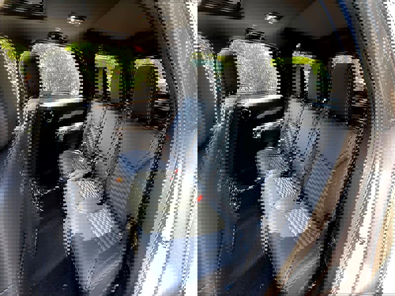 New 2025 Land Rover Discovery Dynamic SE image 12