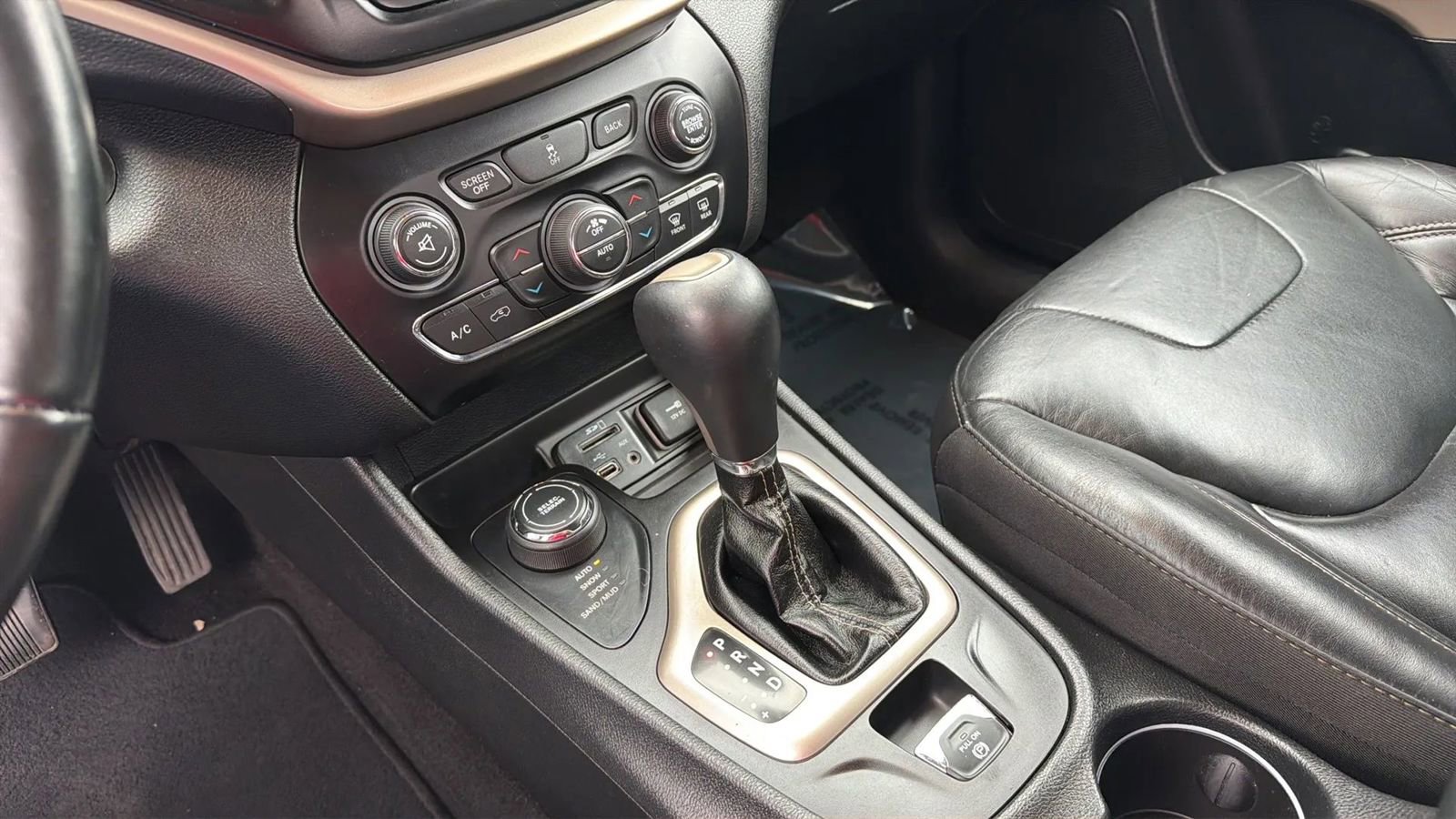 Used 2018 Jeep Cherokee Limited w/ High Altitude Package image 11