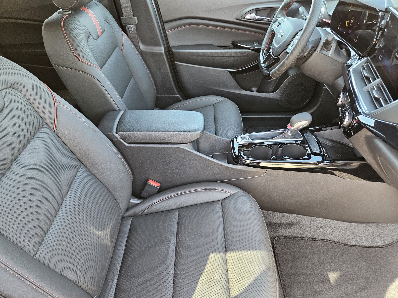 New 2026 Chevrolet Trax RS w/ Sunroof Package FWD image 10