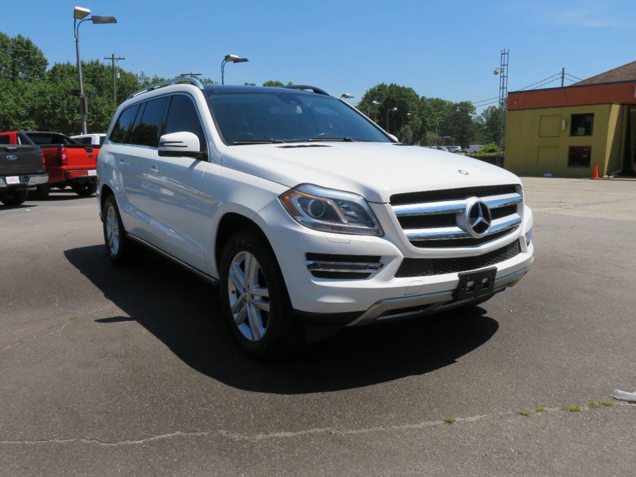 Used 2015 Mercedes-Benz GL 450 4MATIC w/ Lane Tracking Package image 2