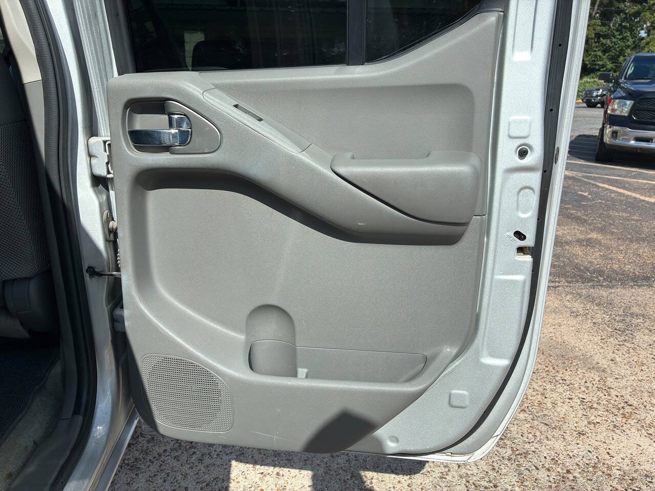 Used 2015 Nissan Frontier SV w/ SV Value Truck Package RWD image 39