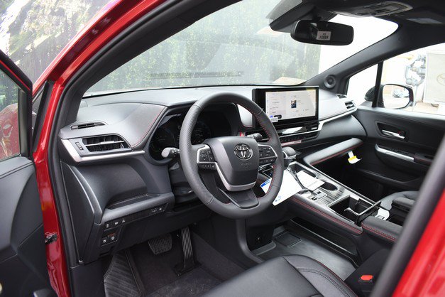 New 2026 Toyota Sienna XSE AWD/4WD image 6