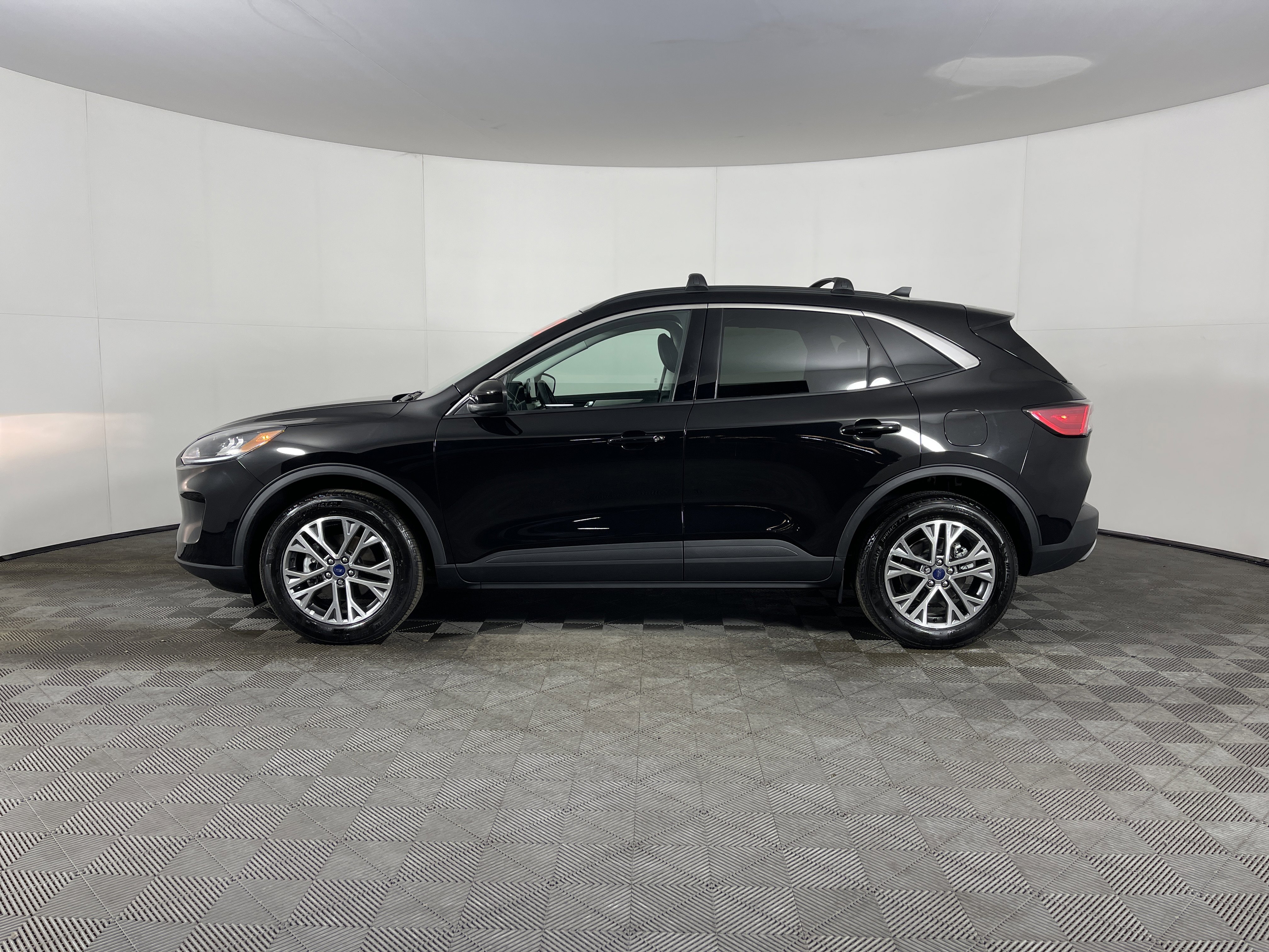 Used 2022 Ford Escape SEL image 3