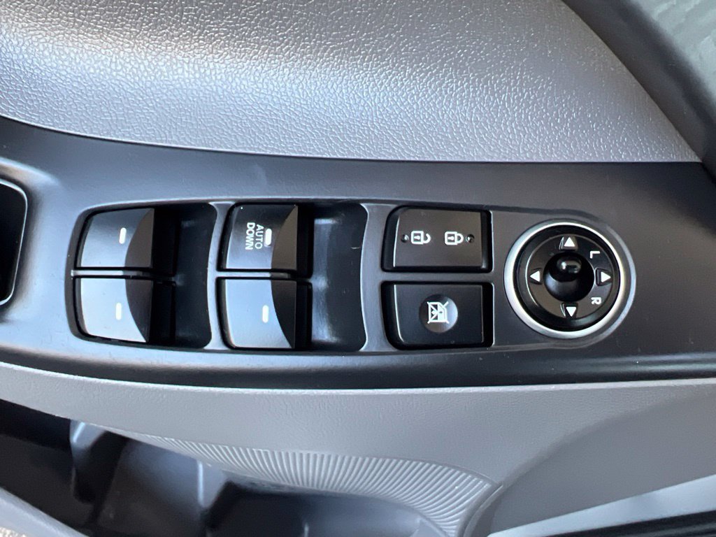 Used 2016 Hyundai Elantra SE FWD image 40