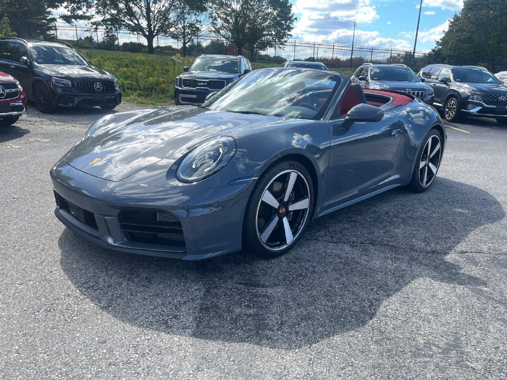 Used 2025 Porsche 911 Carrera RWD image 18