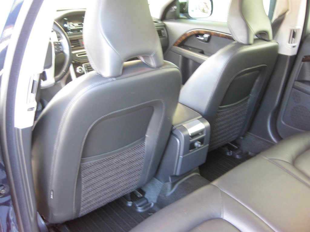 Used 2016 Volvo XC70 T5 Premier w/ Proximity Package FWD image 28