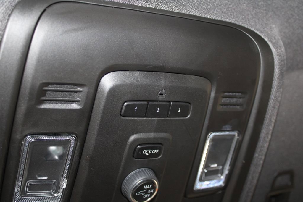 Used 2023 GMC Yukon XL SLT image 46