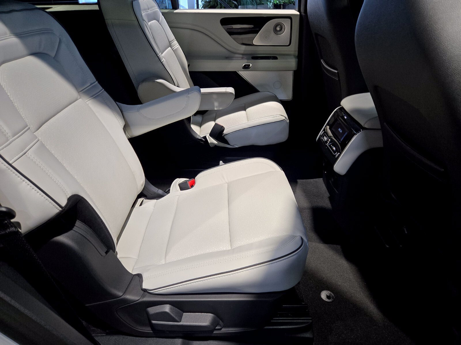 New 2027 Lincoln Aviator Black Label w/ Jet Appearance Package AWD/4WD image 18