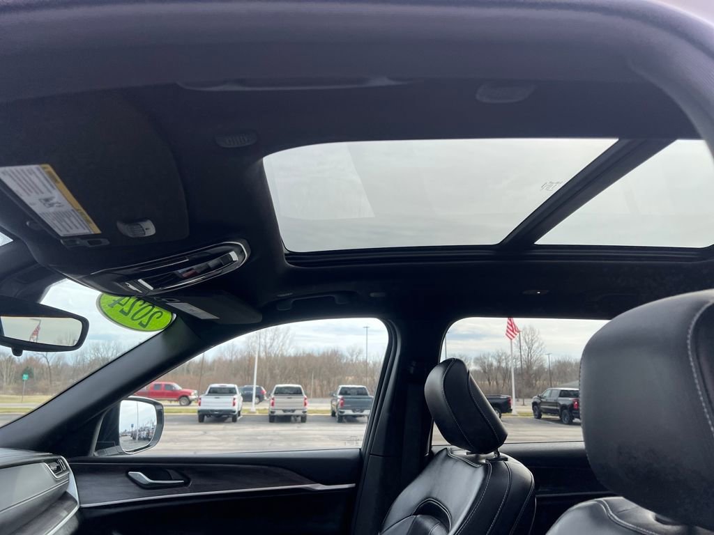 Used 2024 Jeep Grand Cherokee L Limited image 21