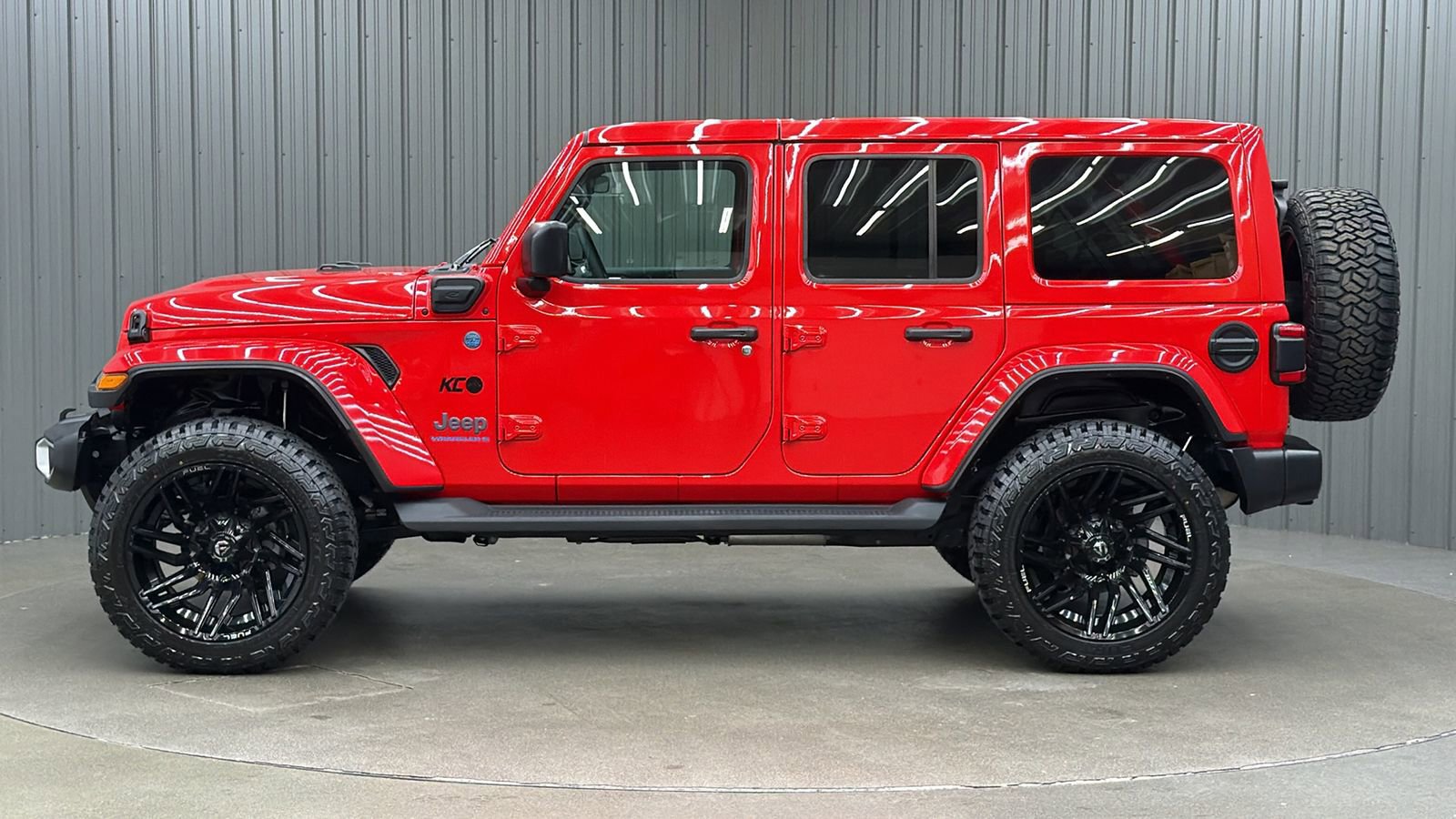 Used 2025 Jeep Wrangler Unlimited Sahara AWD/4WD image 2