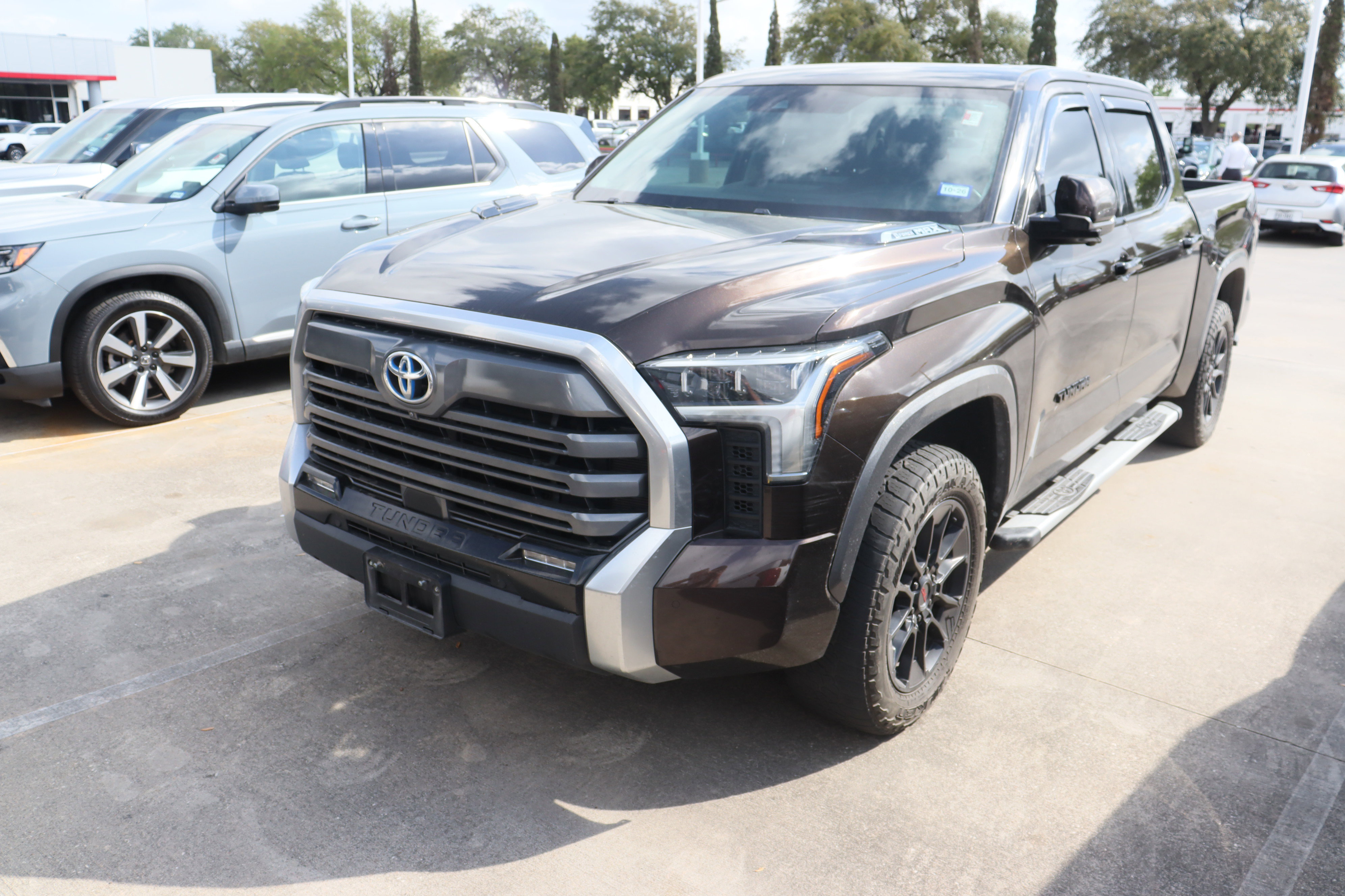 Used 2023 Toyota Tundra Limited image 4