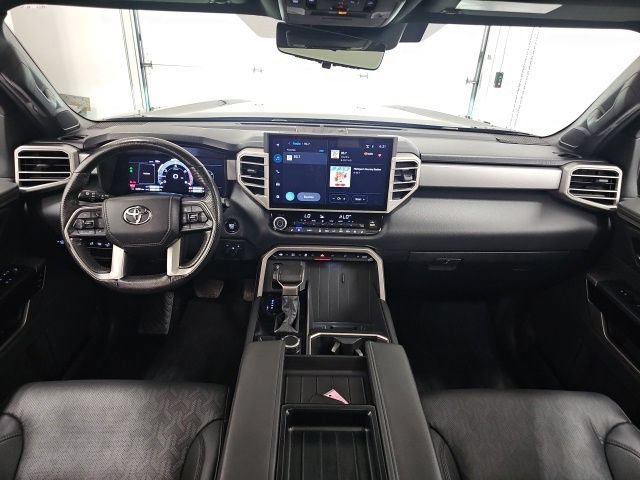 Used 2025 Toyota Tundra Limited AWD/4WD image 33