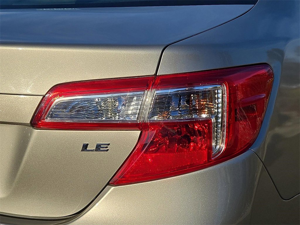 Used 2014 Toyota Camry LE image 11