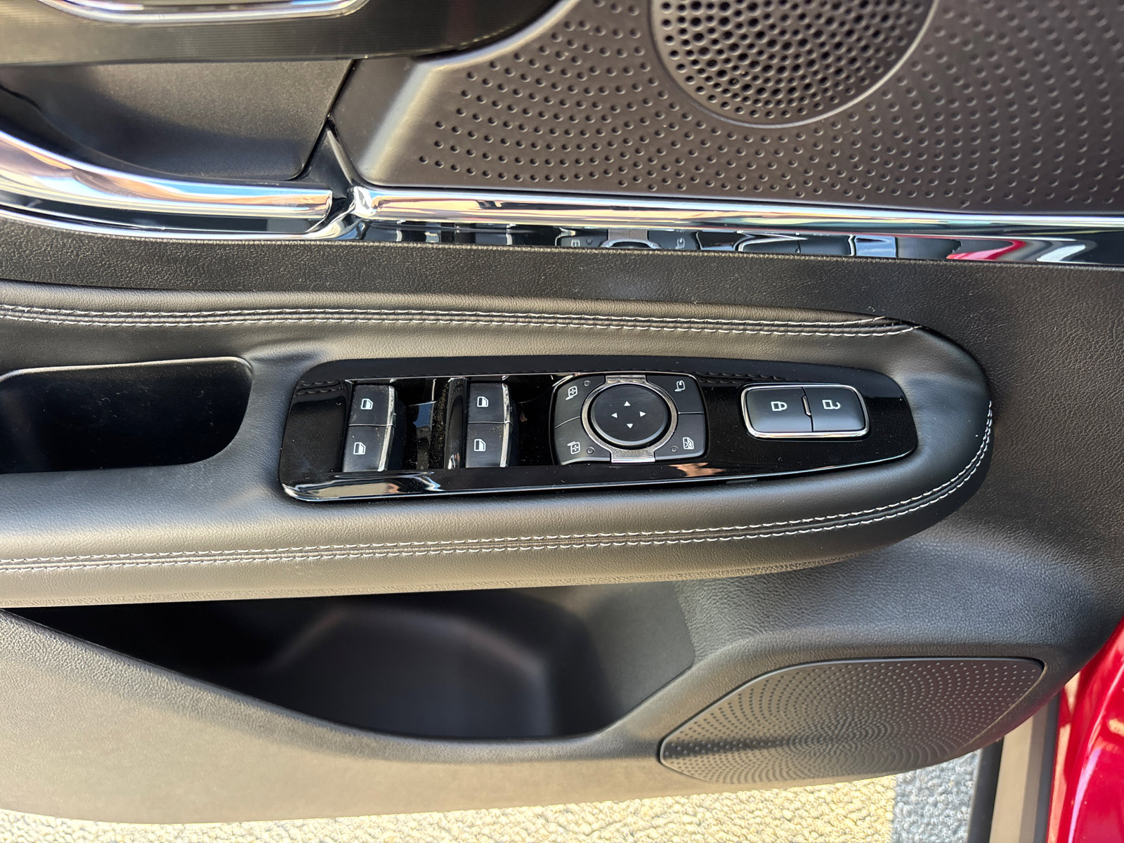 New 2026 Lincoln Corsair Reserve w/ Rear Removable Package Tray image 13