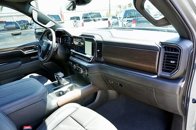 Used 2024 Chevrolet Silverado 1500 High Country w/ High Country Premium Package AWD/4WD image 17