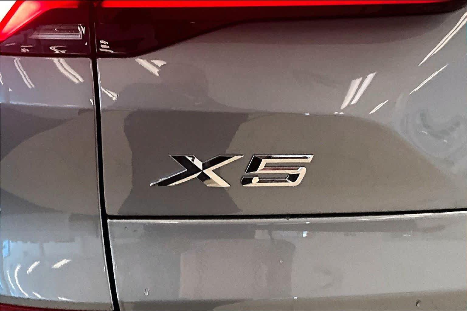 Used 2025 BMW X5 xDrive40i w/ M Sport Package AWD/4WD image 30