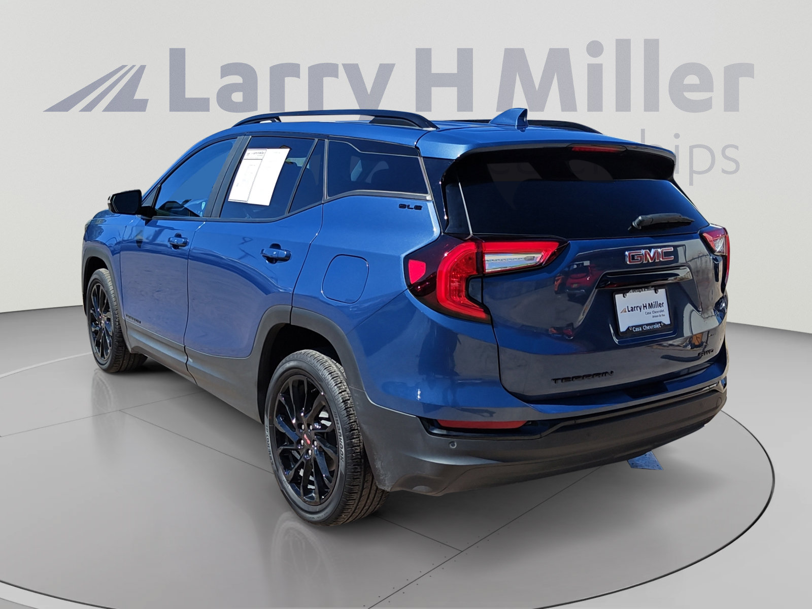 Used 2024 GMC Terrain SLE w/ Driver Convenience Package AWD/4WD image 3