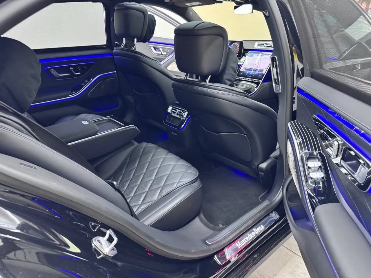 Used 2023 Mercedes-Benz S 580e 4MATIC Sedan w/ Warmth & Comfort Package image 22