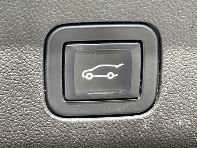 Used 2023 Chevrolet Tahoe Z71 w/ Luxury Package AWD/4WD image 30