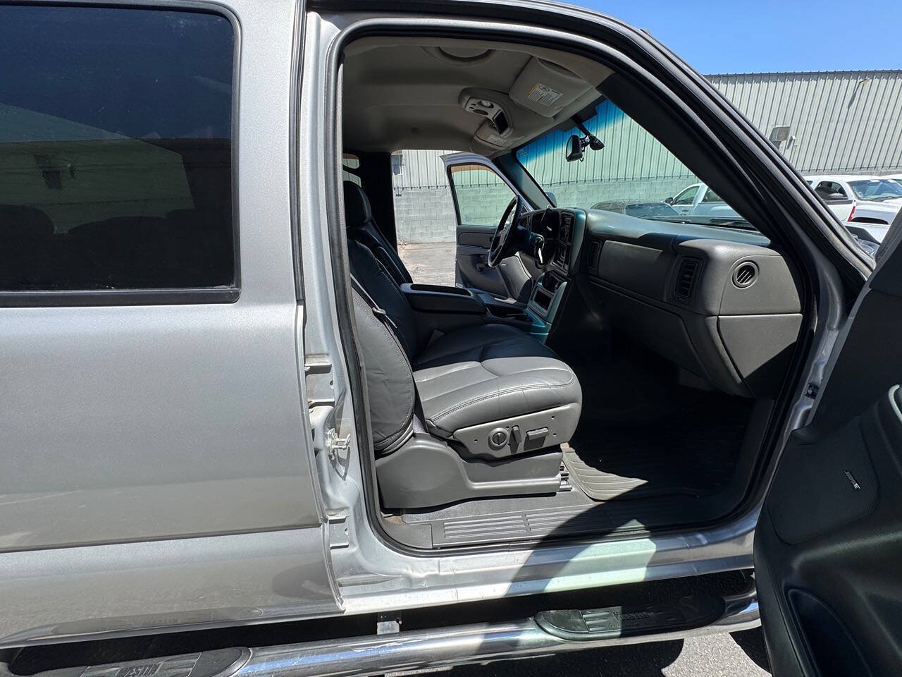 Used 2006 Chevrolet Silverado 3500 LT w/ Heavy-Duty Power Package AWD/4WD image 36
