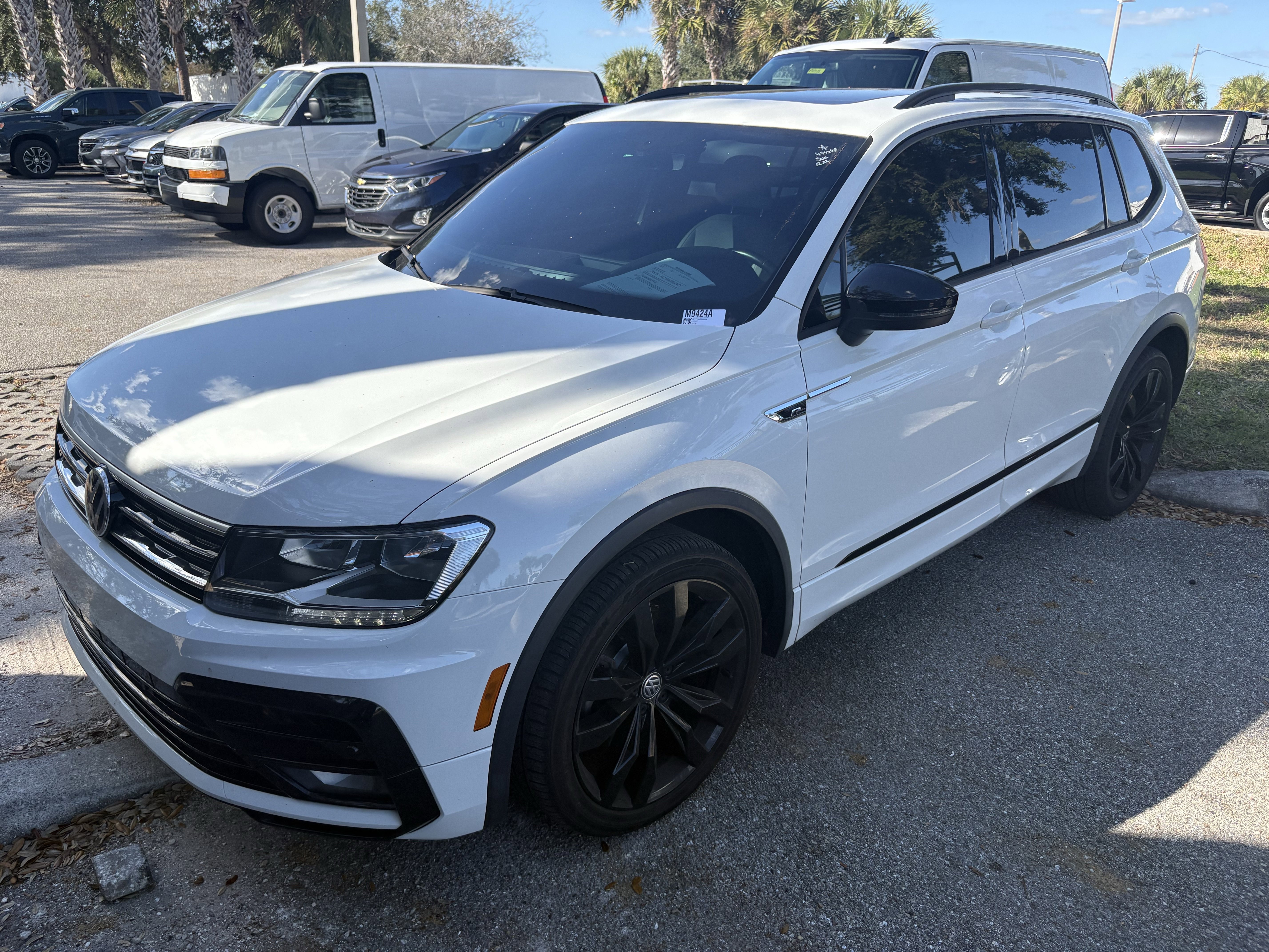 Used 2020 Volkswagen Tiguan SE R-Line image 3