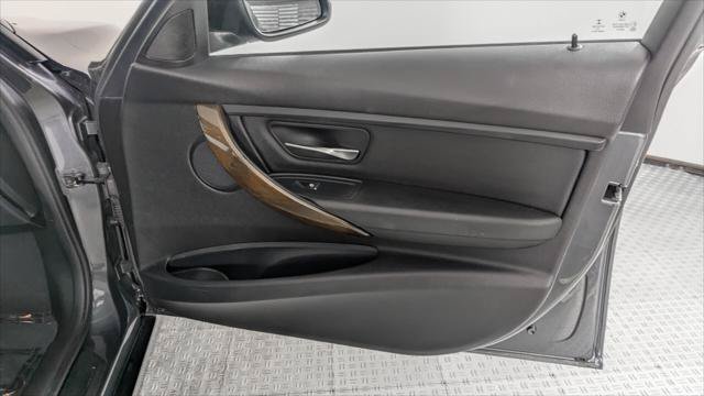 Used 2016 BMW 320i xDrive Sedan w/ Sport Package AWD/4WD image 18