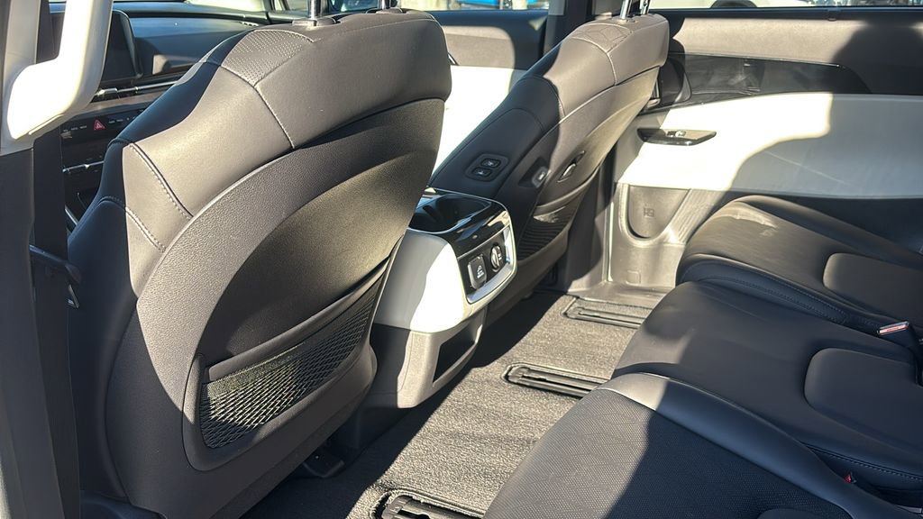 Used 2024 Kia Carnival SX image 29