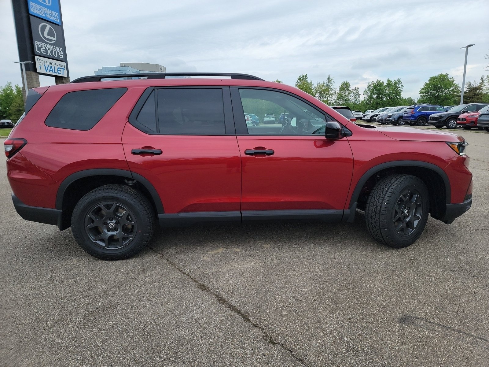 Used 2025 Honda Pilot TrailSport image 29