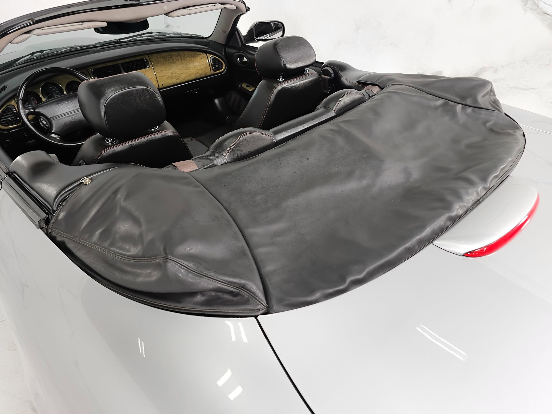 Used 2001 Jaguar XK8 Convertible RWD image 12