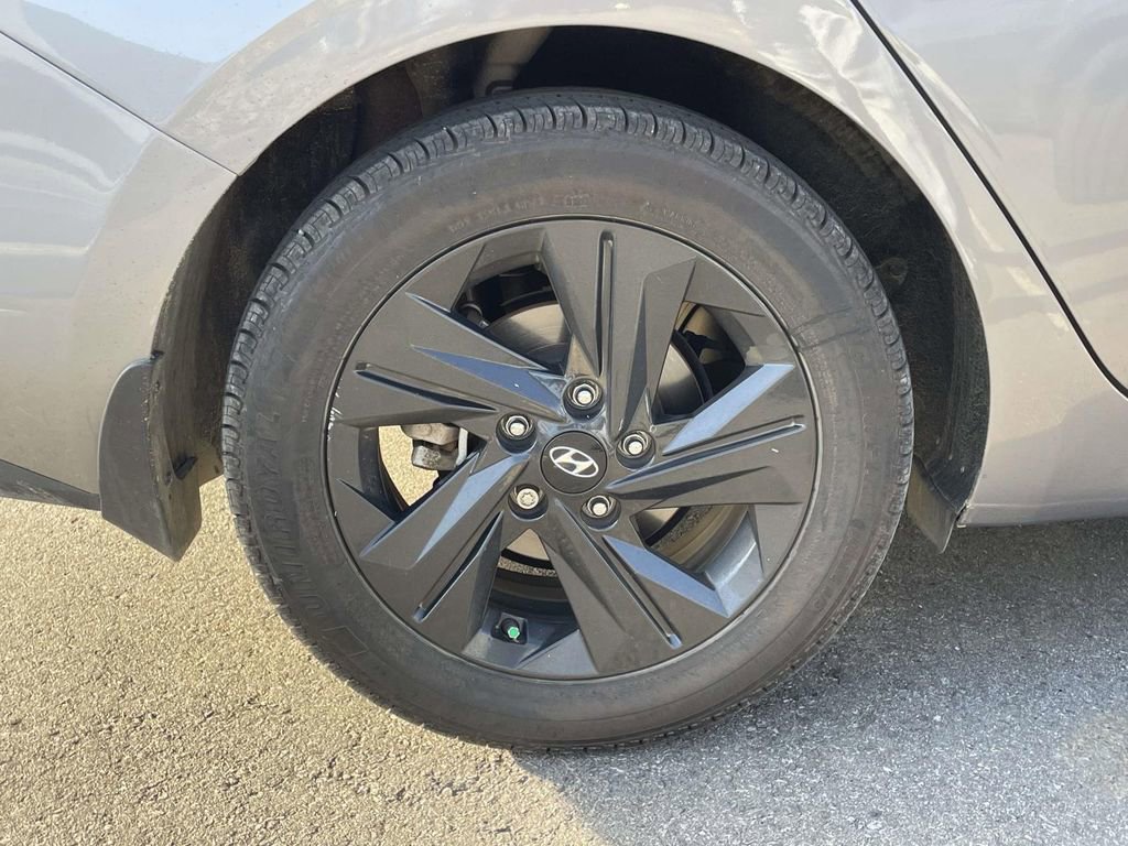 Certified 2023 Hyundai Elantra SEL image 5