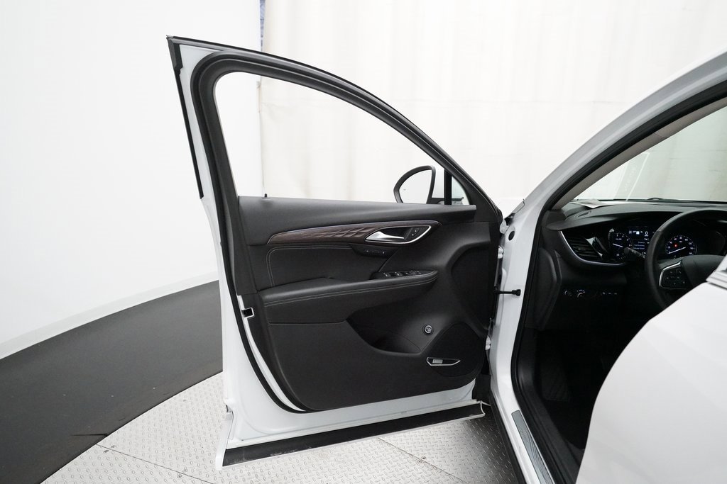 Used 2023 Buick Envision Avenir image 28