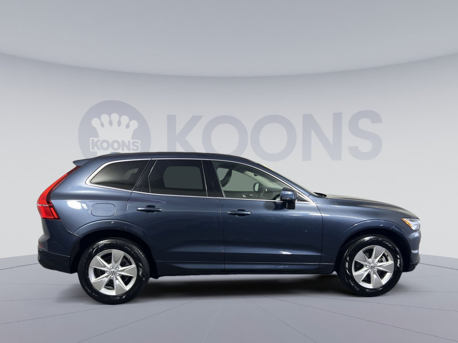 Used 2022 Volvo XC60 B5 Momentum w/ Climate Package FWD image 12