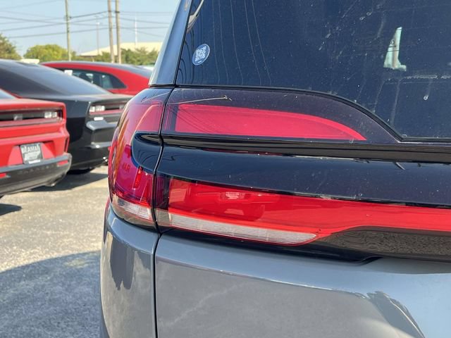 Used 2025 Chrysler Pacifica Select FWD image 10
