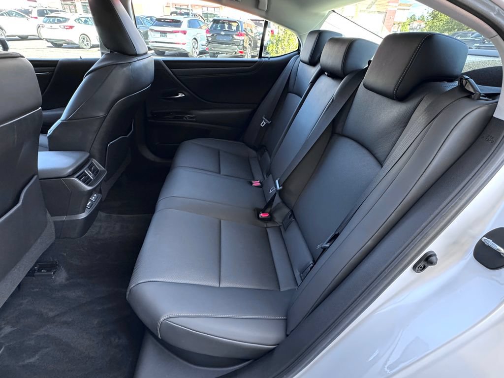 Used 2023 Lexus ES 300h w/ Premium Package FWD image 34