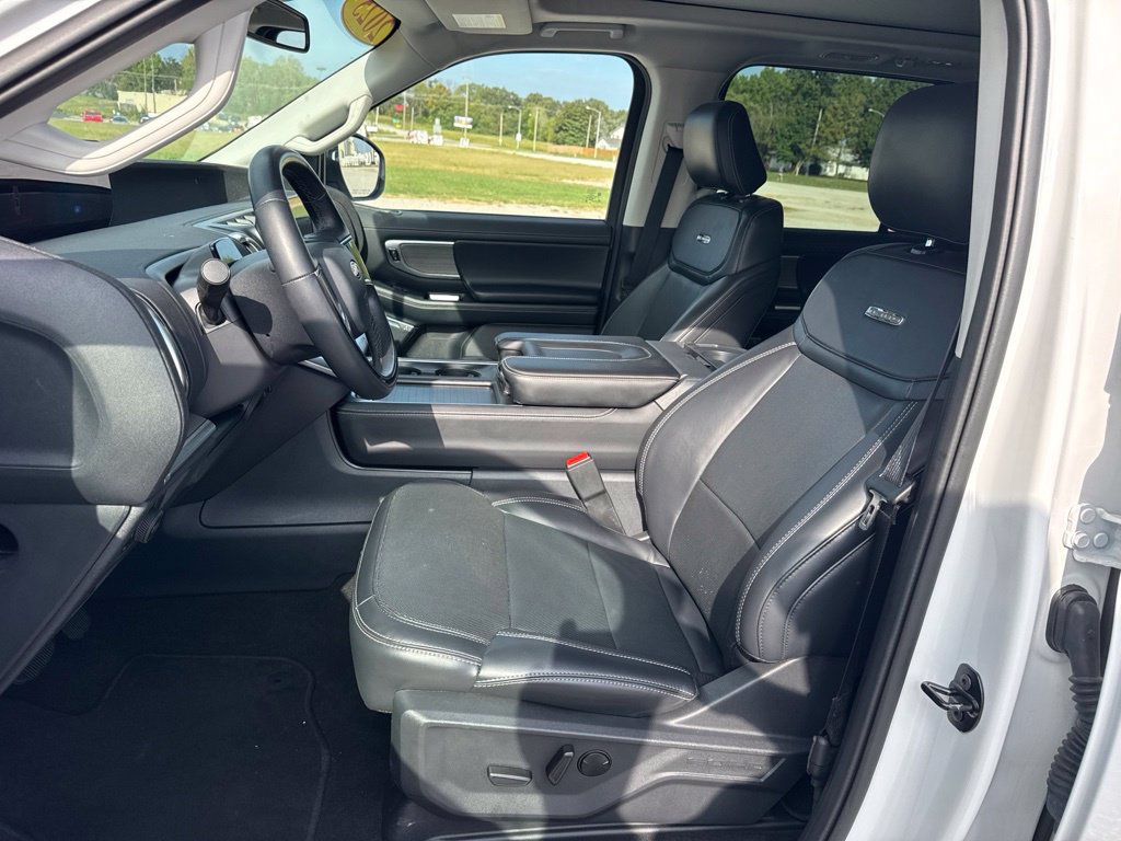 Used 2025 Ford Expedition Max Platinum AWD/4WD image 26